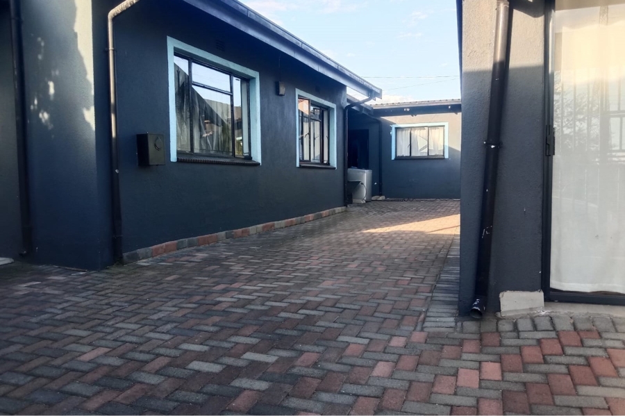 7 Bedroom Property for Sale in Tladi Gauteng