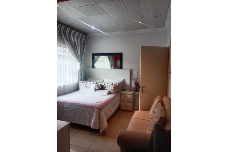 7 Bedroom Property for Sale in Tladi Gauteng