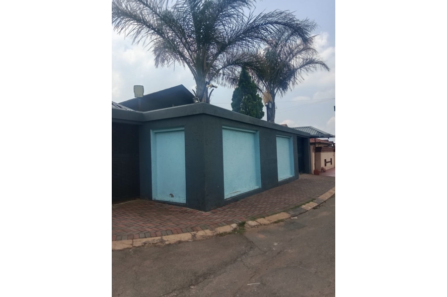 7 Bedroom Property for Sale in Tladi Gauteng