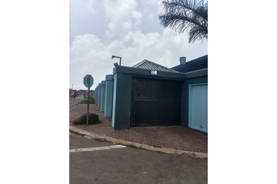 7 Bedroom Property for Sale in Tladi Gauteng