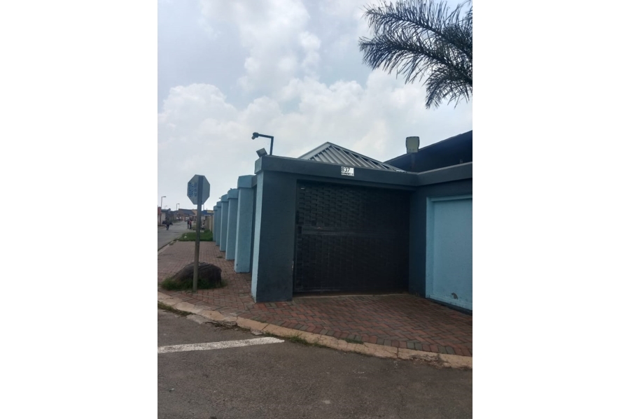 7 Bedroom Property for Sale in Tladi Gauteng
