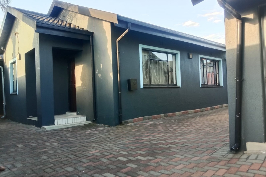 7 Bedroom Property for Sale in Tladi Gauteng