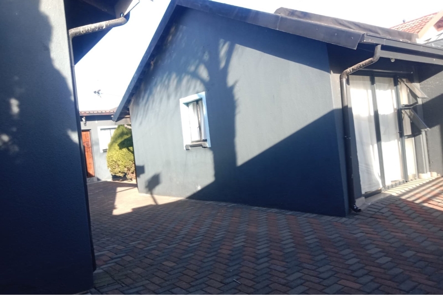 7 Bedroom Property for Sale in Tladi Gauteng