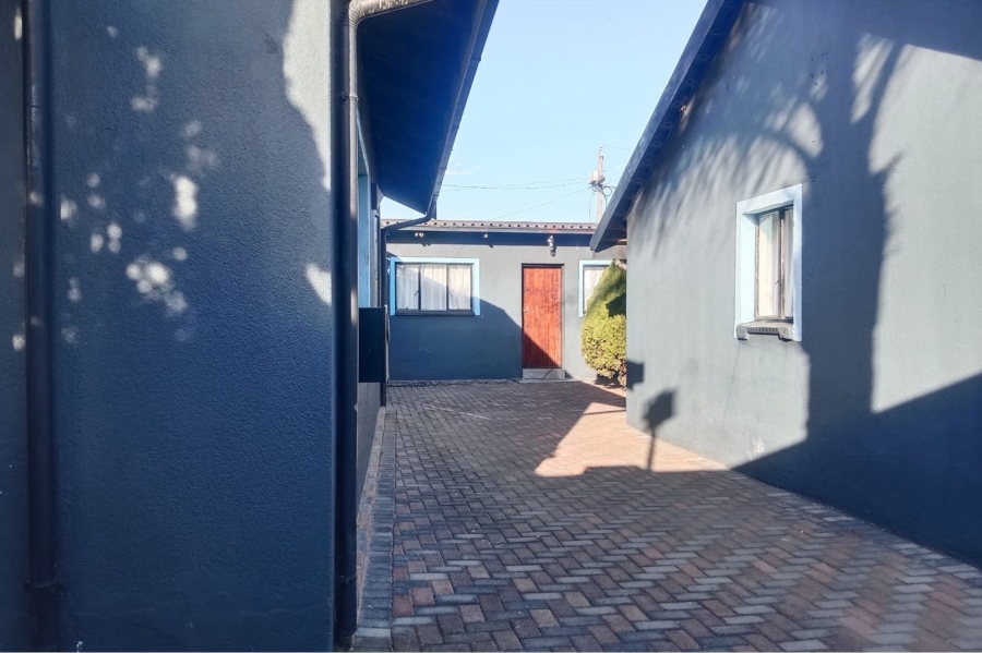 7 Bedroom Property for Sale in Tladi Gauteng