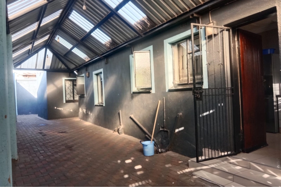 7 Bedroom Property for Sale in Tladi Gauteng