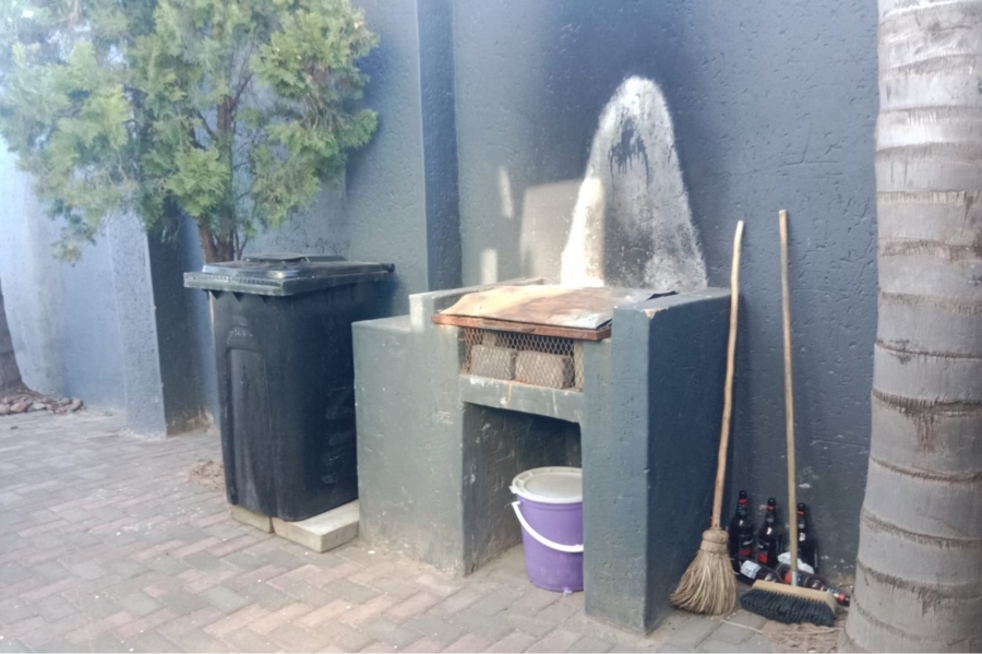 7 Bedroom Property for Sale in Tladi Gauteng