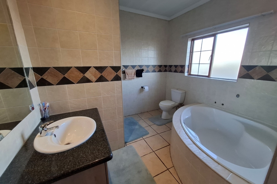 3 Bedroom Property for Sale in Country View Gauteng