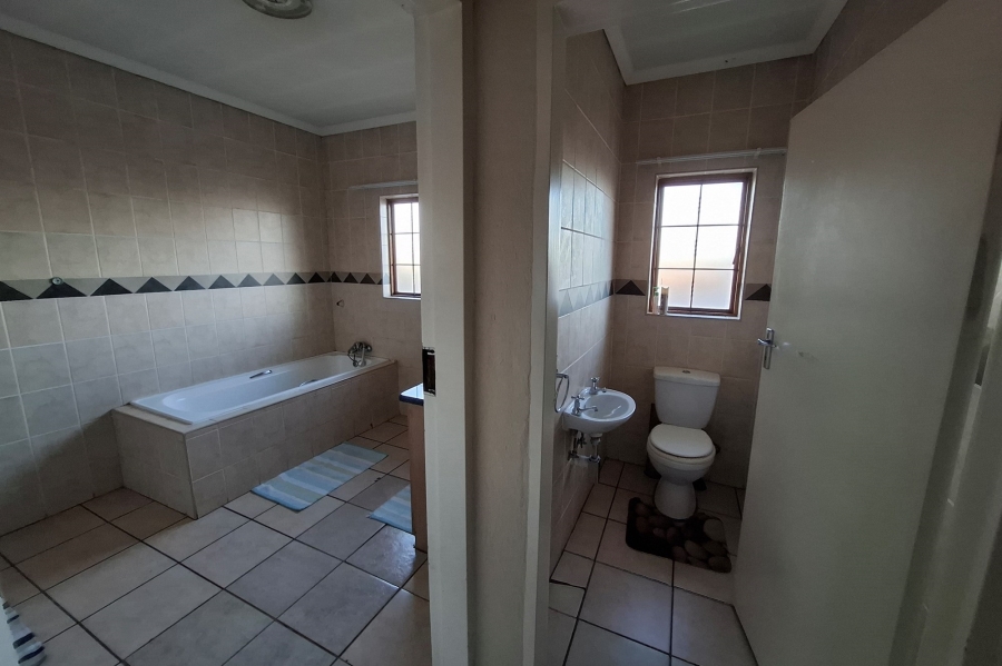 3 Bedroom Property for Sale in Country View Gauteng