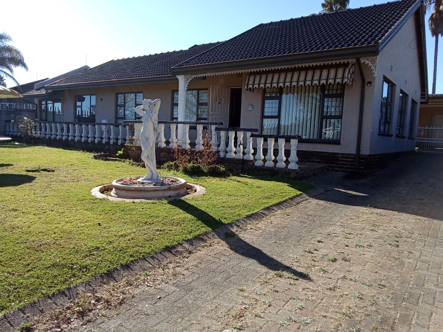 4 Bedroom Property for Sale in Mindalore Gauteng