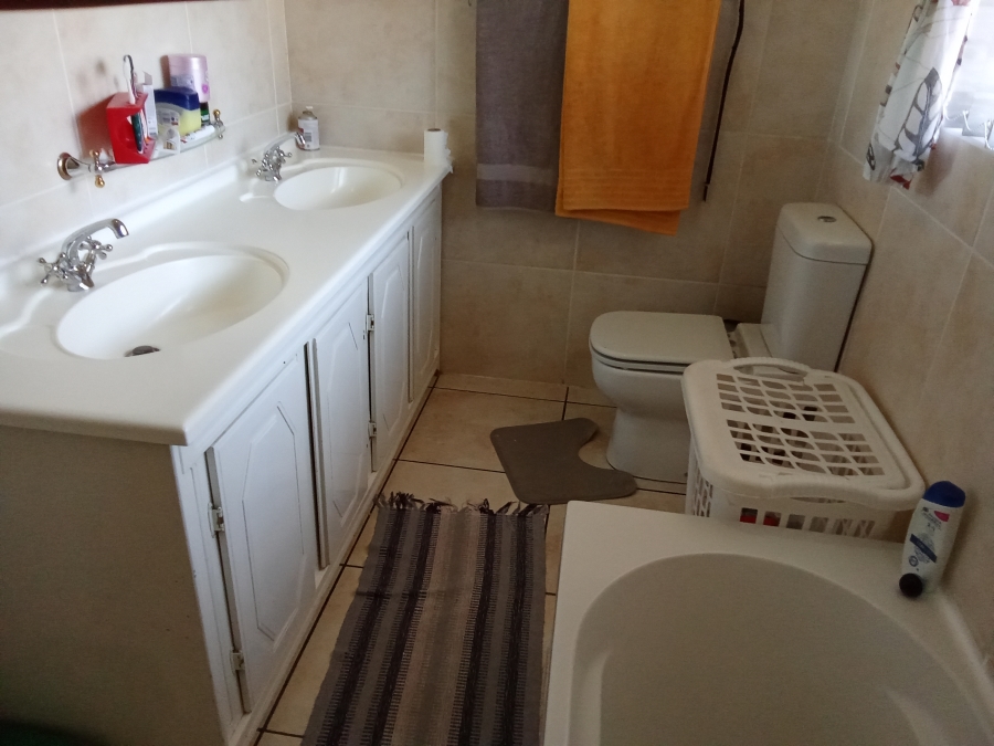 4 Bedroom Property for Sale in Mindalore Gauteng