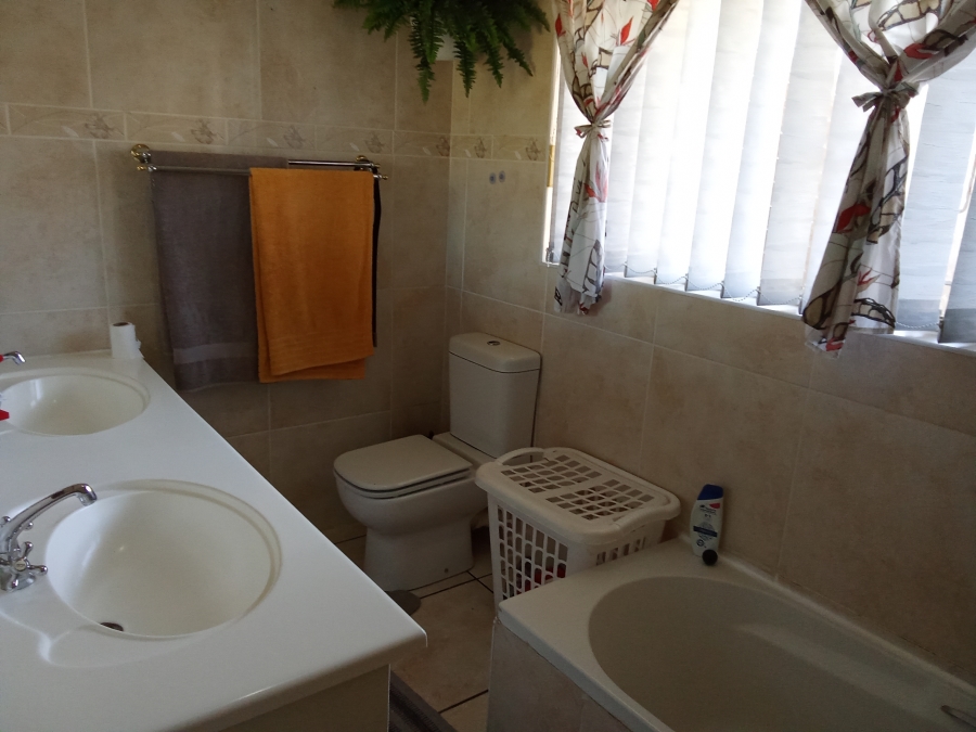 4 Bedroom Property for Sale in Mindalore Gauteng