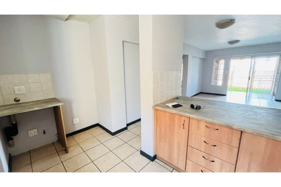 To Let 2 Bedroom Property for Rent in Halfway Gardens Gauteng