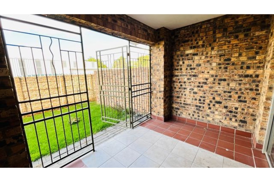 To Let 2 Bedroom Property for Rent in Halfway Gardens Gauteng