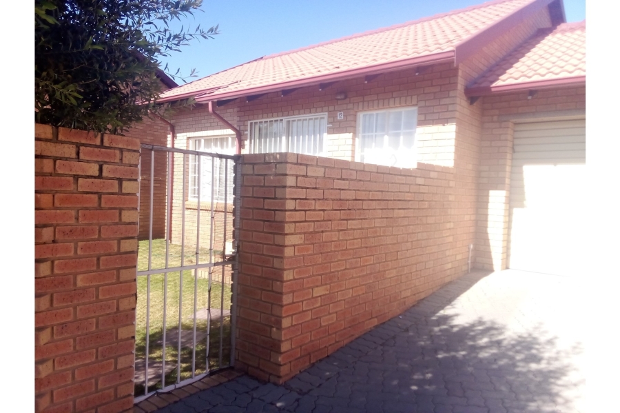 2 Bedroom Property for Sale in The Reeds Gauteng