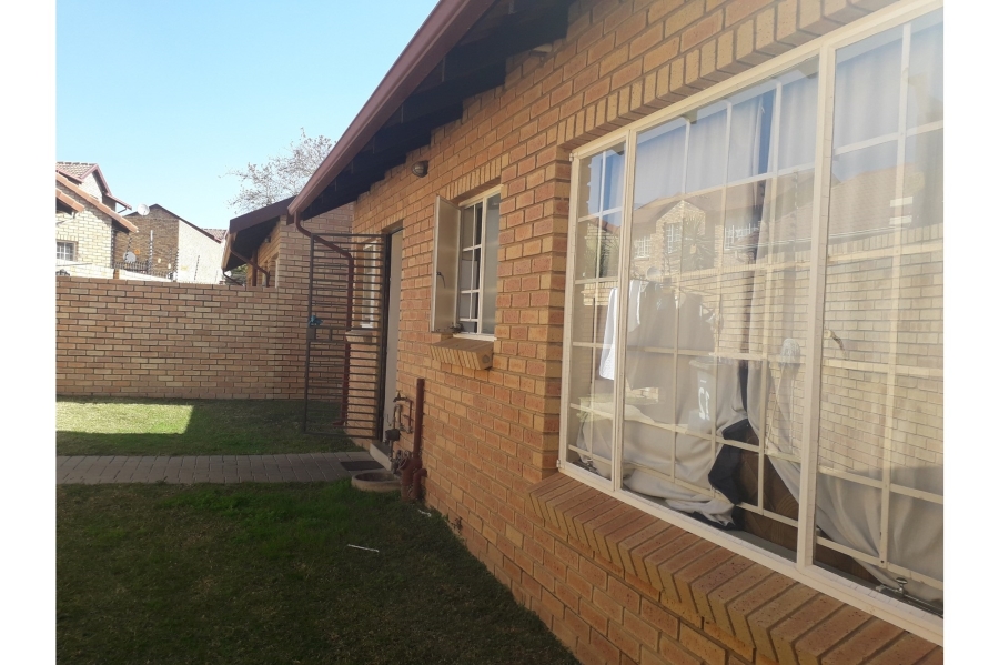 2 Bedroom Property for Sale in The Reeds Gauteng