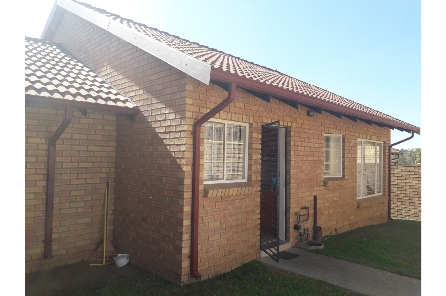 2 Bedroom Property for Sale in The Reeds Gauteng