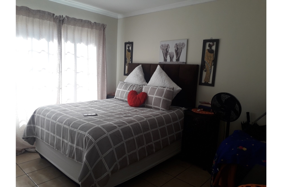 2 Bedroom Property for Sale in The Reeds Gauteng