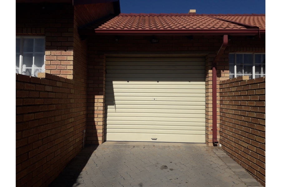 2 Bedroom Property for Sale in The Reeds Gauteng
