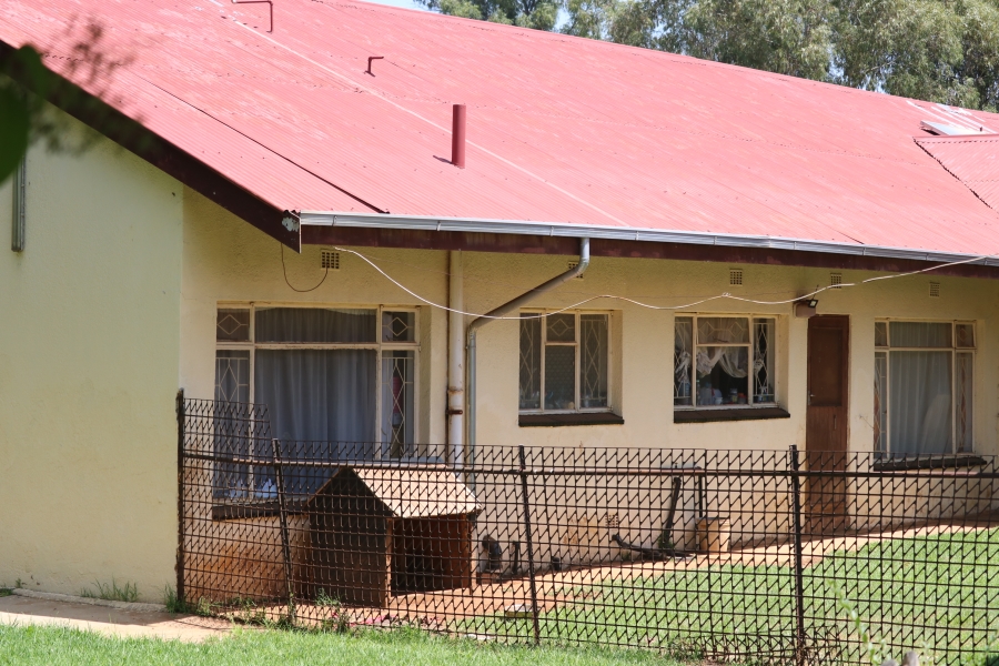 6 Bedroom Property for Sale in Zesfontein A H Gauteng