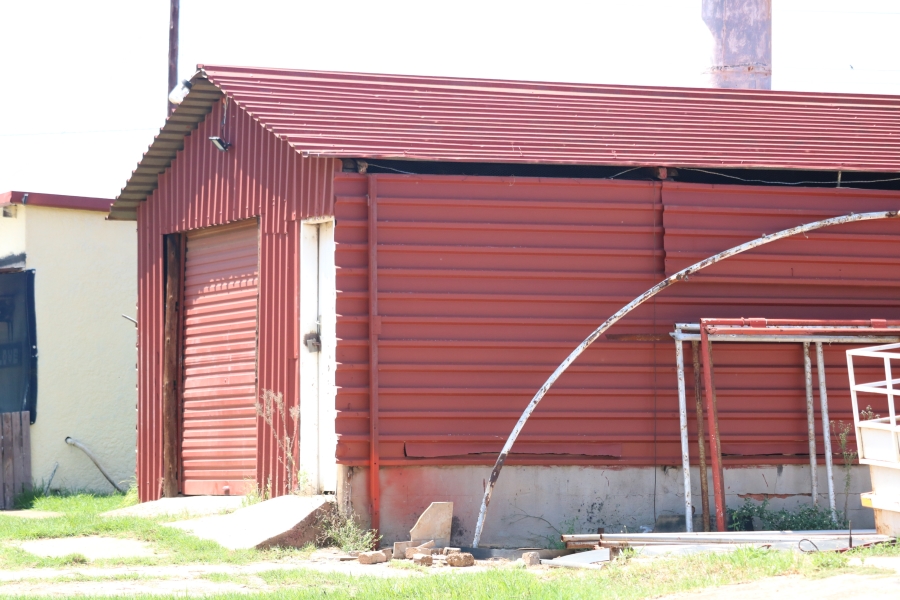 6 Bedroom Property for Sale in Zesfontein A H Gauteng