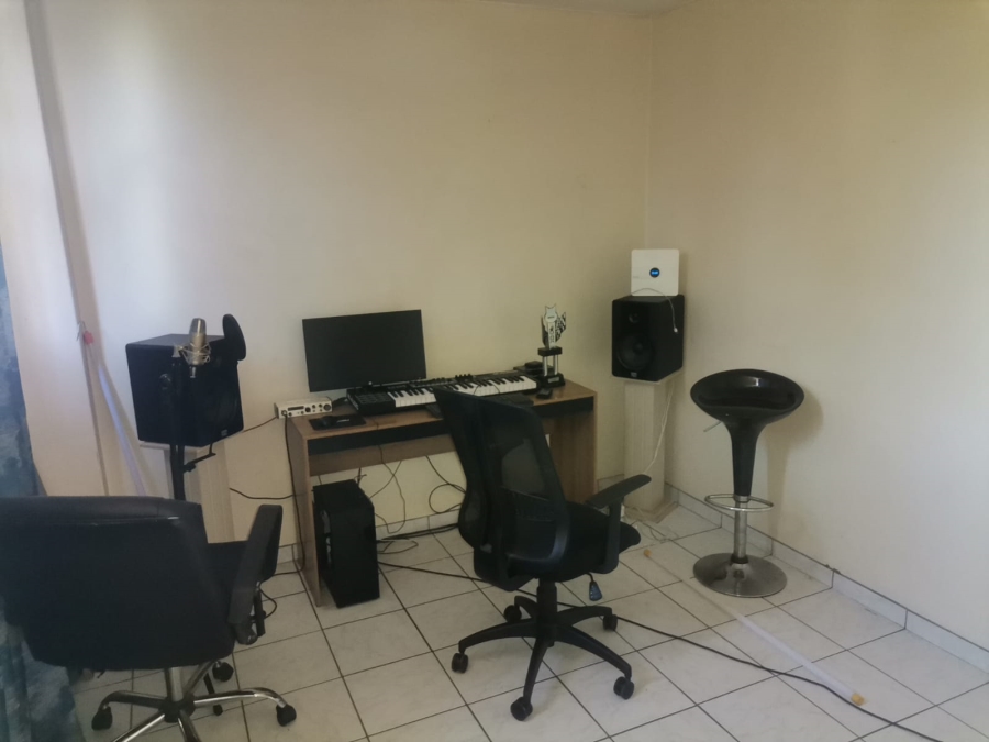 2 Bedroom Property for Sale in East Lynne Gauteng