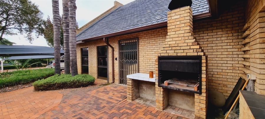 To Let commercial Property for Rent in Woodmead Gauteng