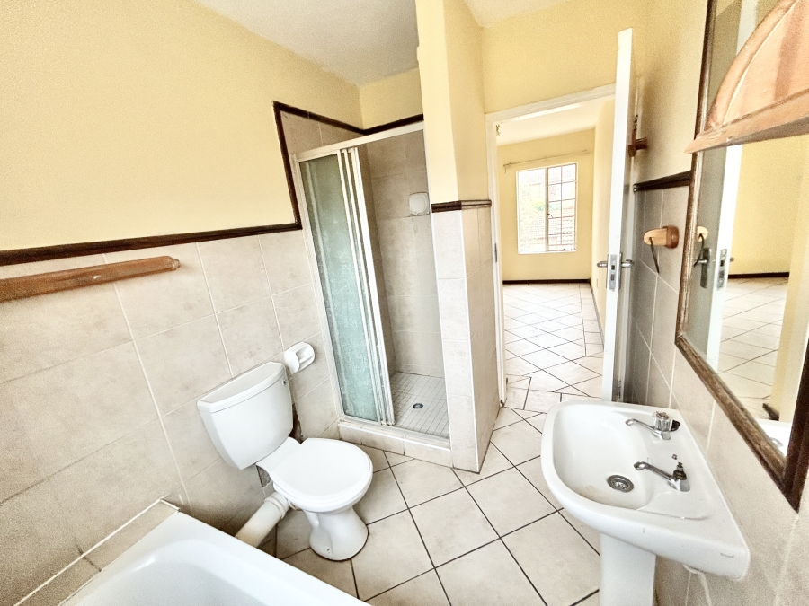 To Let 2 Bedroom Property for Rent in Eco Park Gauteng