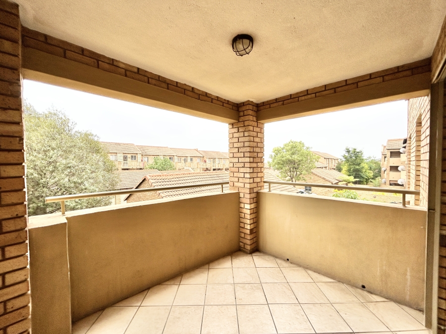 To Let 2 Bedroom Property for Rent in Eco Park Gauteng