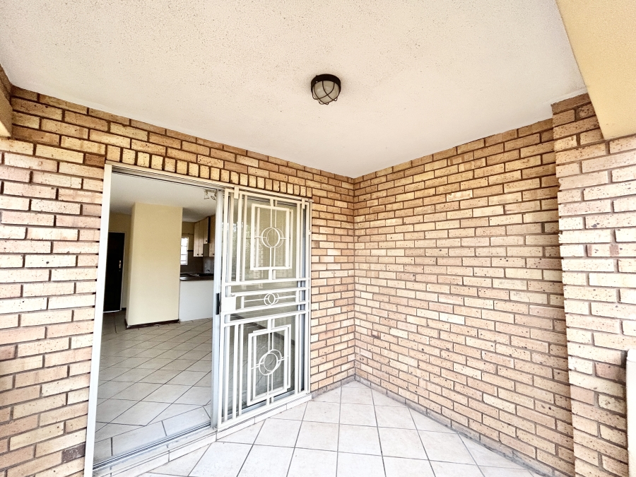 To Let 2 Bedroom Property for Rent in Eco Park Gauteng