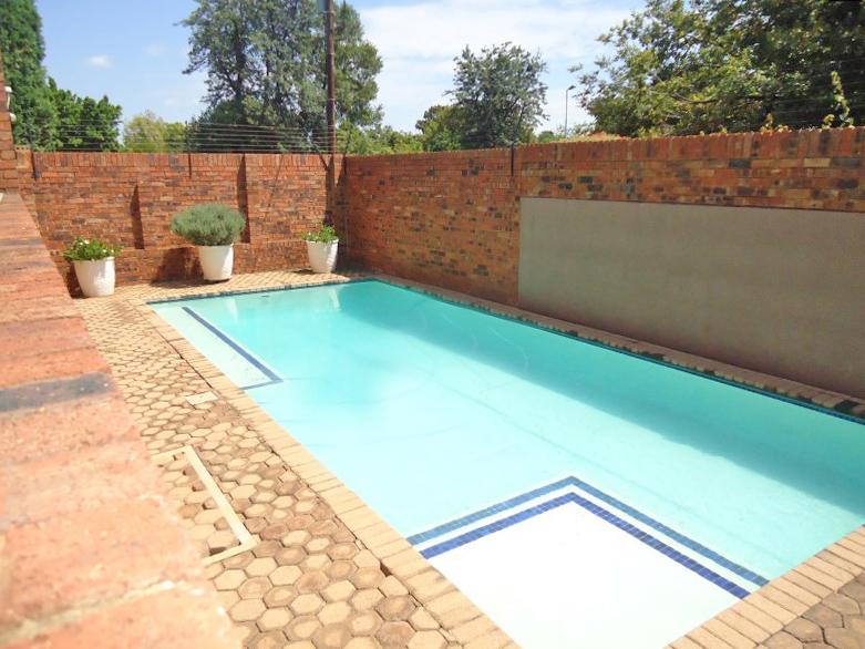 To Let 2 Bedroom Property for Rent in Linden Gauteng