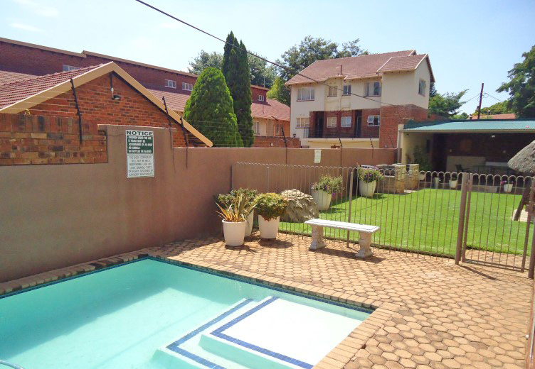 To Let 2 Bedroom Property for Rent in Linden Gauteng