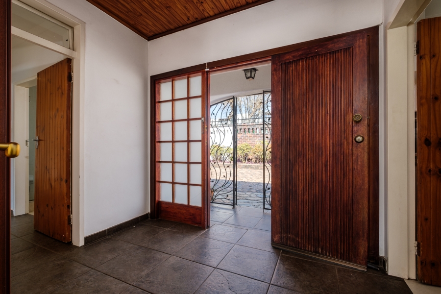 5 Bedroom Property for Sale in Robin Hills Gauteng