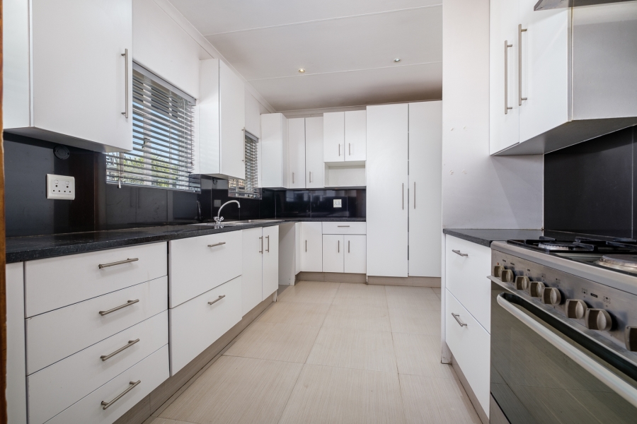 5 Bedroom Property for Sale in Robin Hills Gauteng