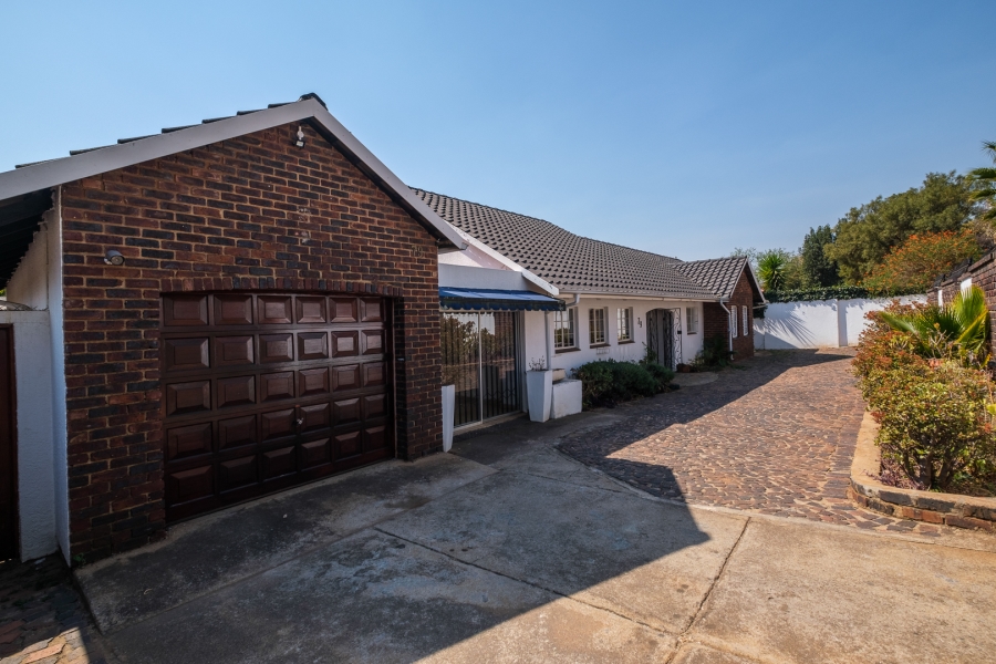 5 Bedroom Property for Sale in Robin Hills Gauteng