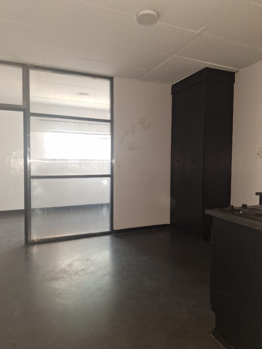 To Let 1 Bedroom Property for Rent in Johannesburg Central Gauteng