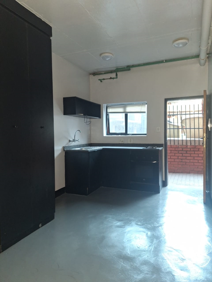 To Let 2 Bedroom Property for Rent in City and Suburban Gauteng