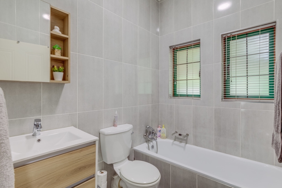 5 Bedroom Property for Sale in Vaalview Gauteng