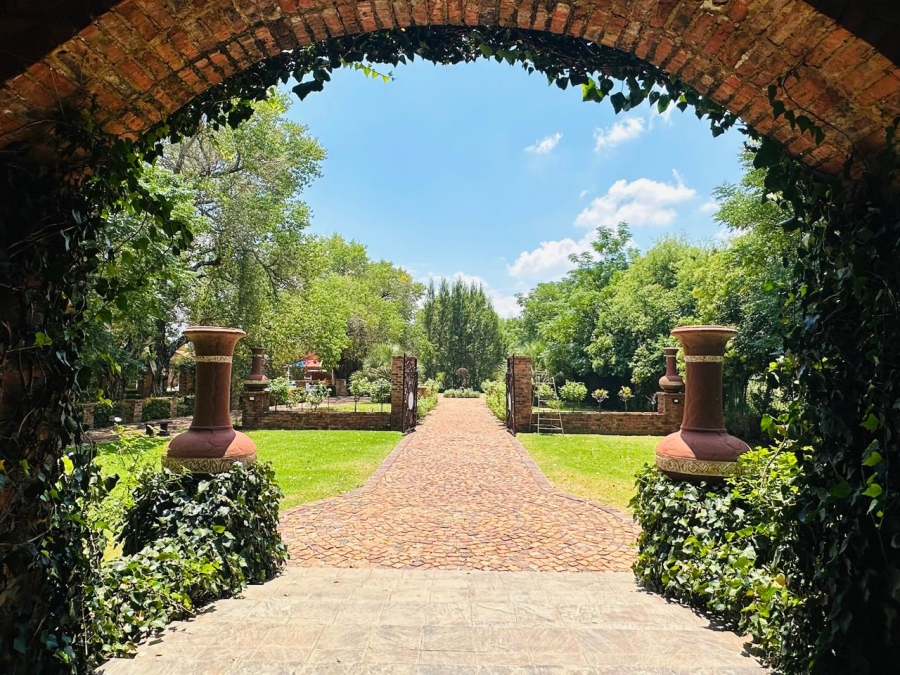 16 Bedroom Property for Sale in Windsor On Vaal Gauteng