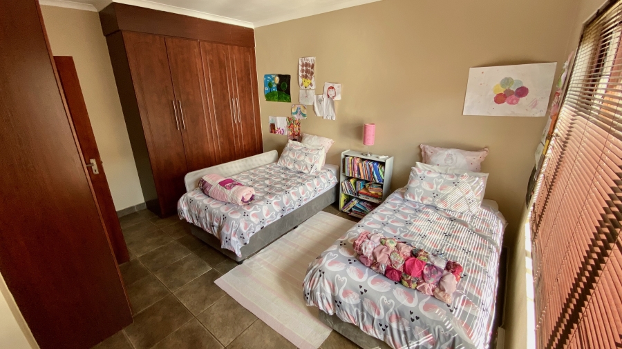 5 Bedroom Property for Sale in Leeuwenhof Estate Gauteng