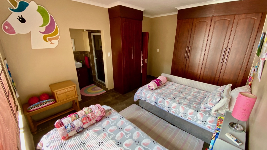 5 Bedroom Property for Sale in Leeuwenhof Estate Gauteng