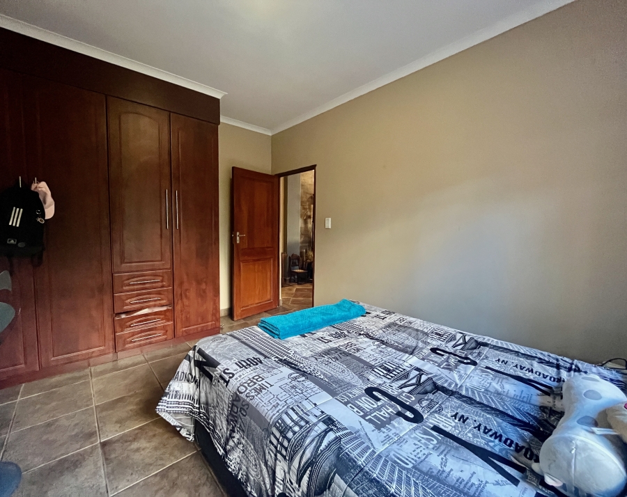 5 Bedroom Property for Sale in Leeuwenhof Estate Gauteng