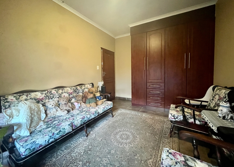 5 Bedroom Property for Sale in Leeuwenhof Estate Gauteng