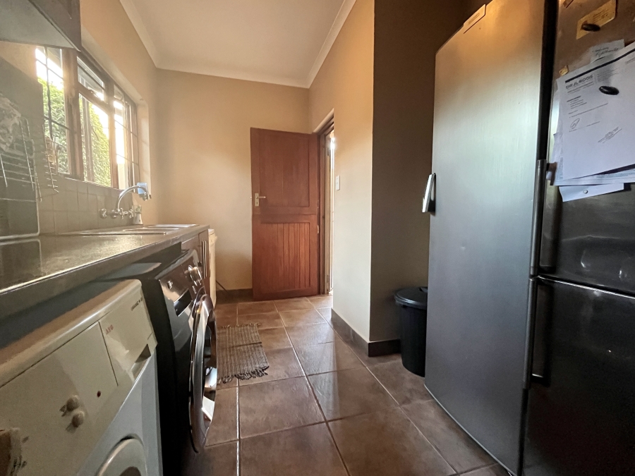 5 Bedroom Property for Sale in Leeuwenhof Estate Gauteng