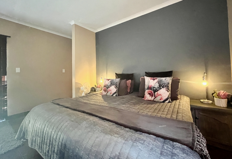 5 Bedroom Property for Sale in Leeuwenhof Estate Gauteng