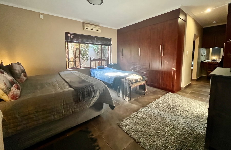 5 Bedroom Property for Sale in Leeuwenhof Estate Gauteng