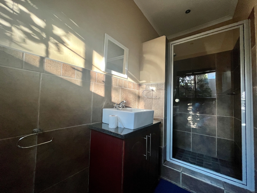 5 Bedroom Property for Sale in Leeuwenhof Estate Gauteng
