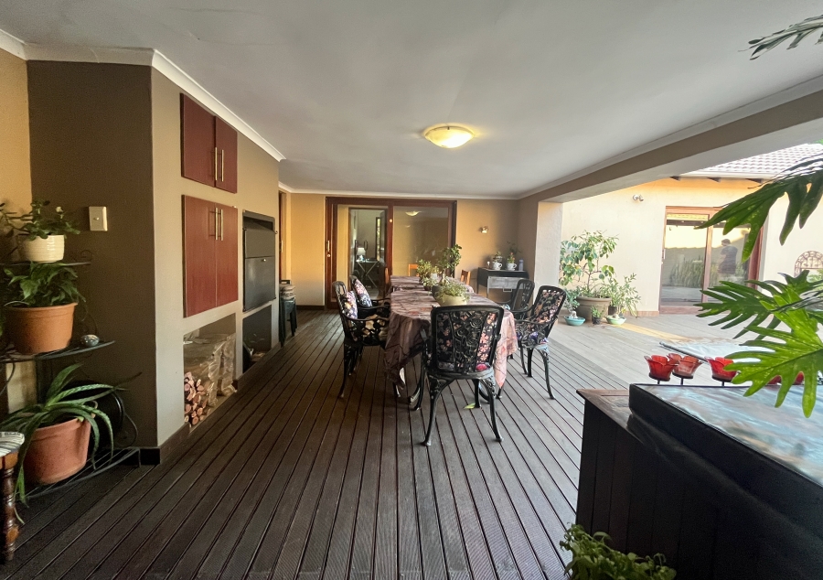 5 Bedroom Property for Sale in Leeuwenhof Estate Gauteng