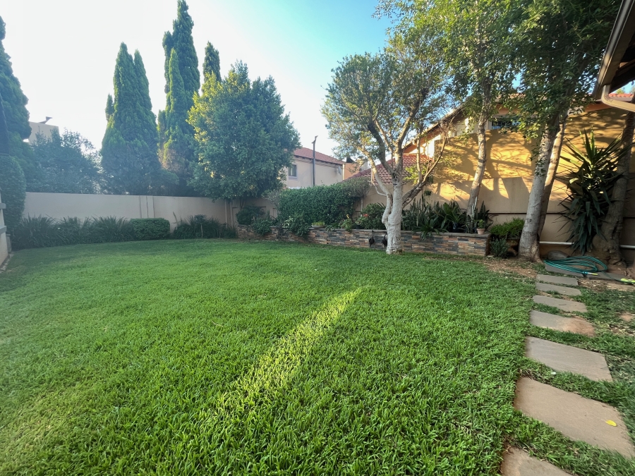 5 Bedroom Property for Sale in Leeuwenhof Estate Gauteng