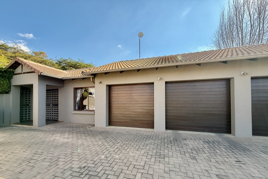 5 Bedroom Property for Sale in Leeuwenhof Estate Gauteng