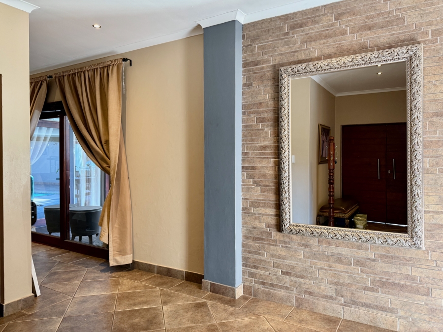 5 Bedroom Property for Sale in Leeuwenhof Estate Gauteng